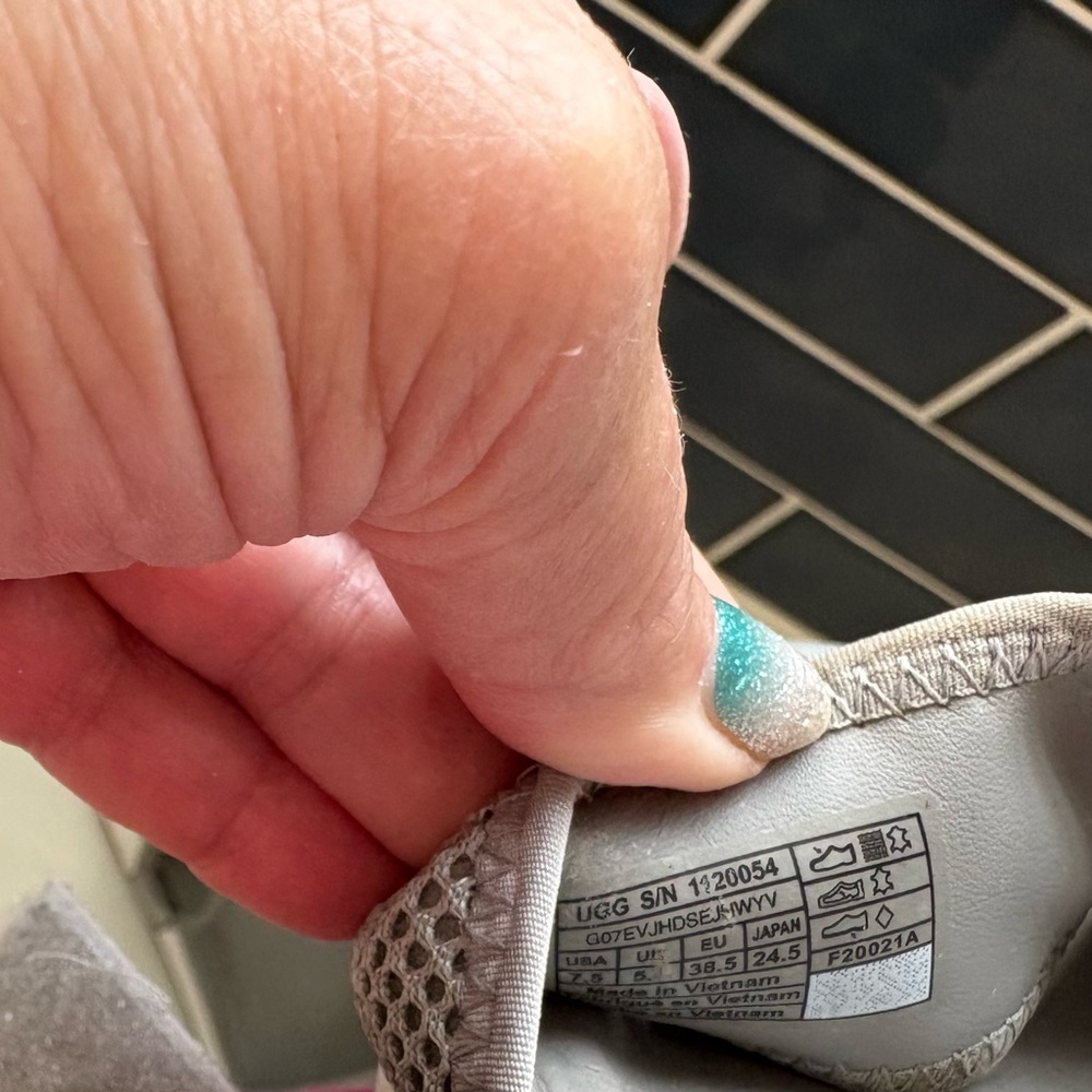 UGG Alissa Light Gray Sandals - Picture 3 of 4